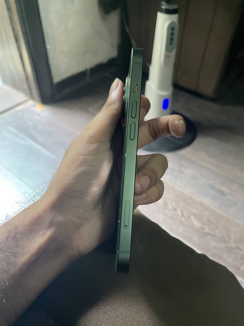 Apple iPhone 13 2