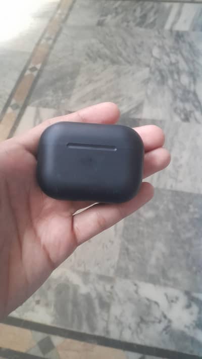 Black Wireless Earbuds With Charging Case – Good Condition