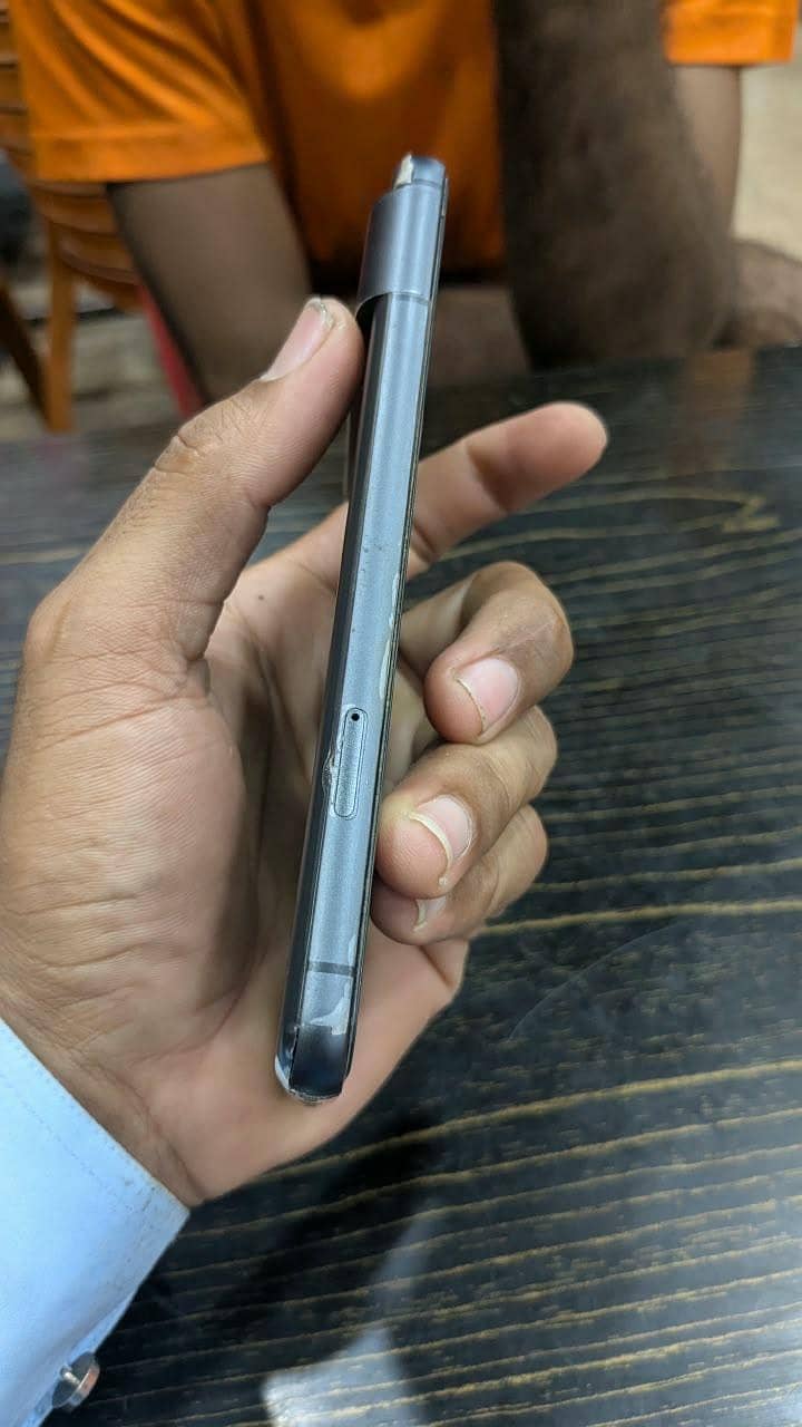 Google Pixel 8 4
