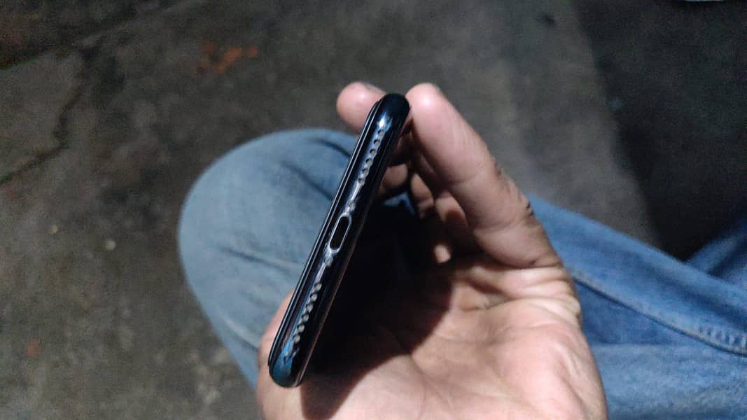 Apple iPhone X 3