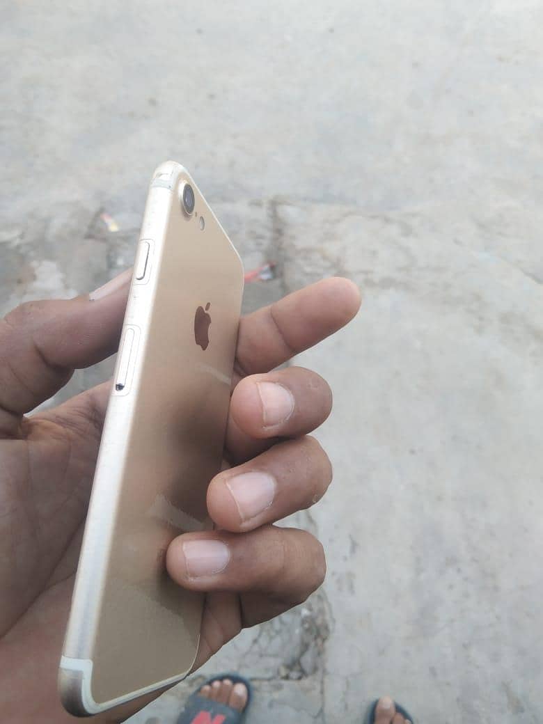 Apple iPhone 7 2