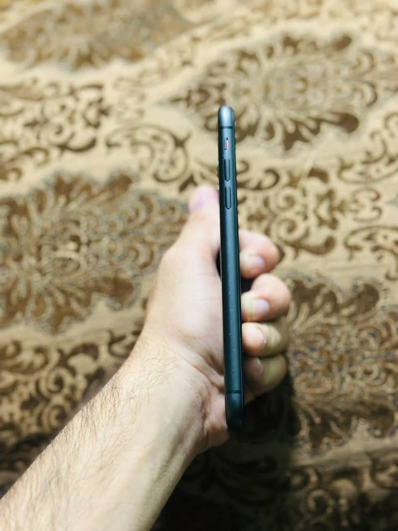Apple iPhone 11 3