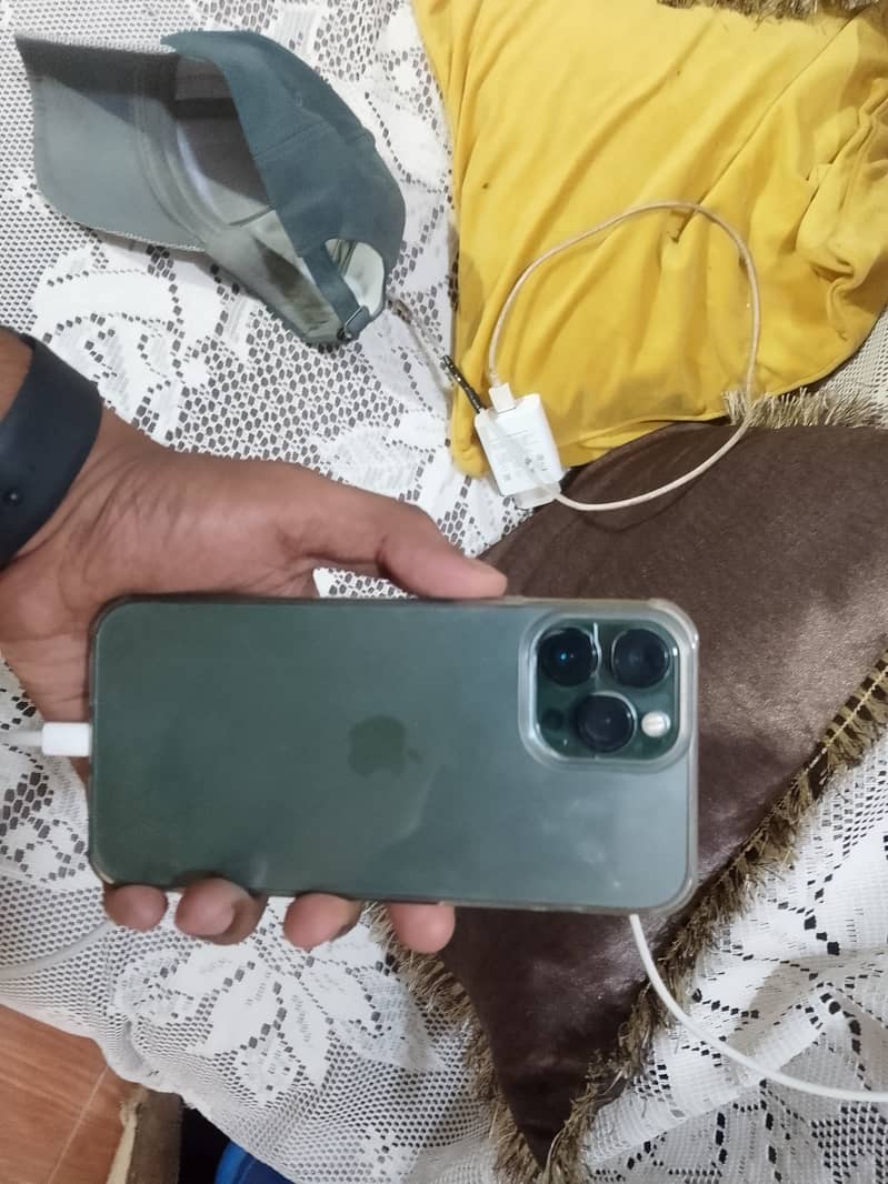 Apple iPhone 13 Pro Max 0