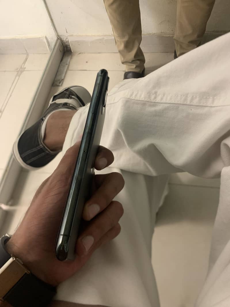 Apple iPhone 11 Pro Max 3