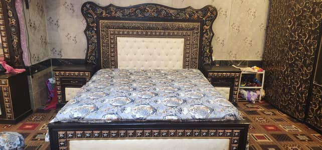 bed, side tables, dressing table