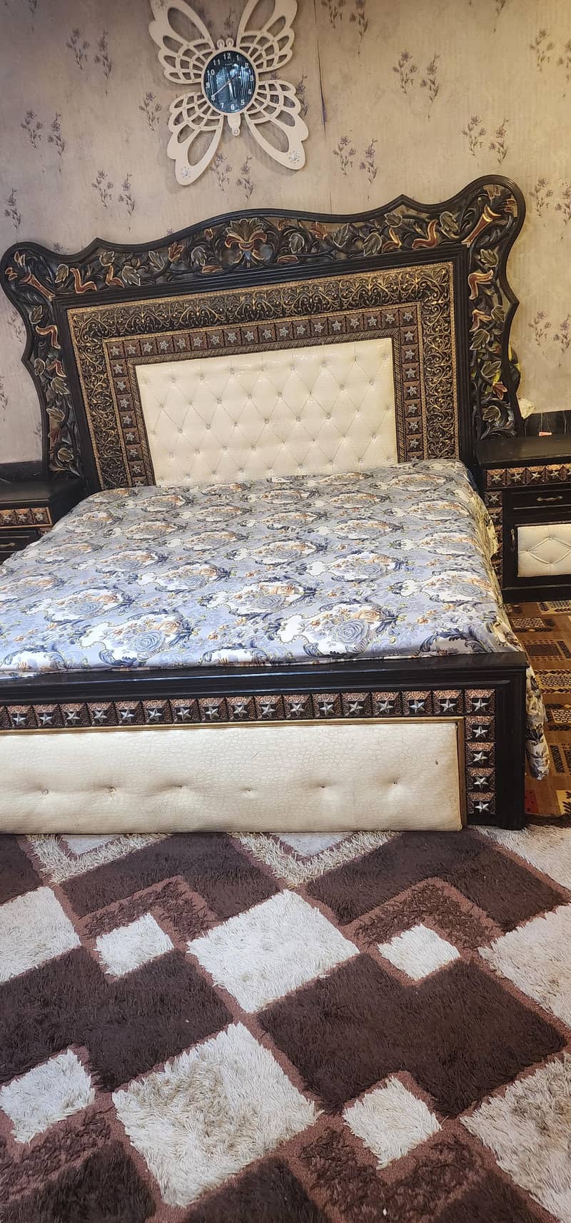 bed, side tables, dressing table 3
