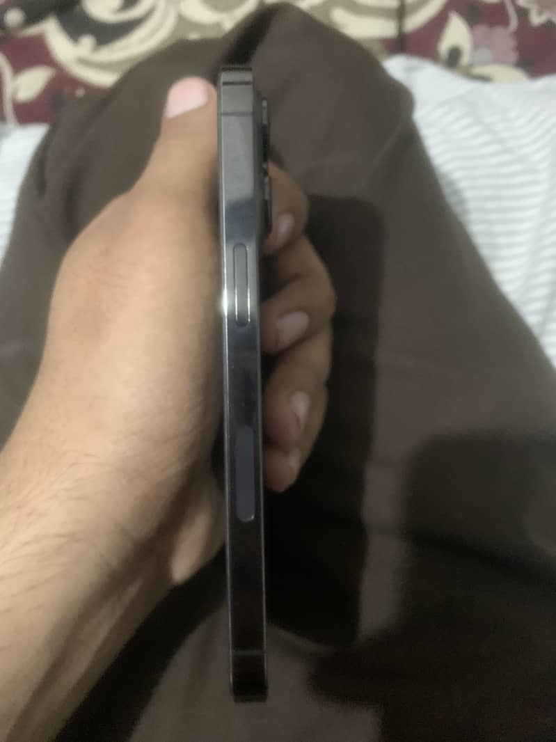 Apple iPhone 13 Pro 4