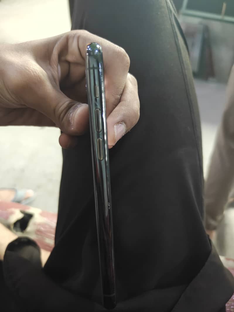 Apple iPhone 11 Pro 3