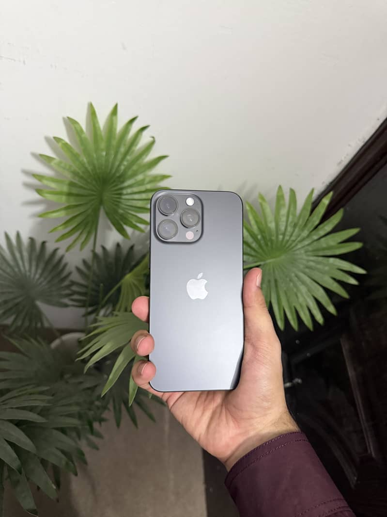Apple iPhone 15 Pro Max 3