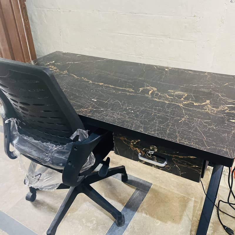 Table chair 0
