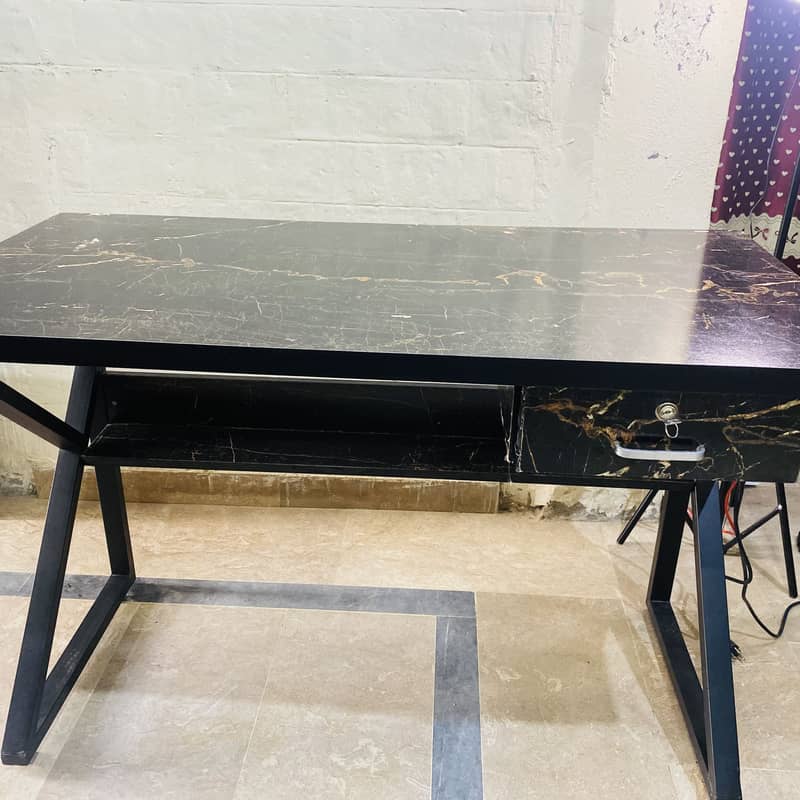 Table chair 2