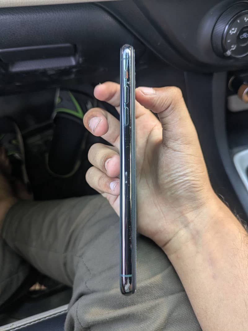Apple iPhone 11 Pro Max 2