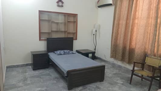 Furnished Room available in Gulberg Near M. M. Alam & Kausari  Rd