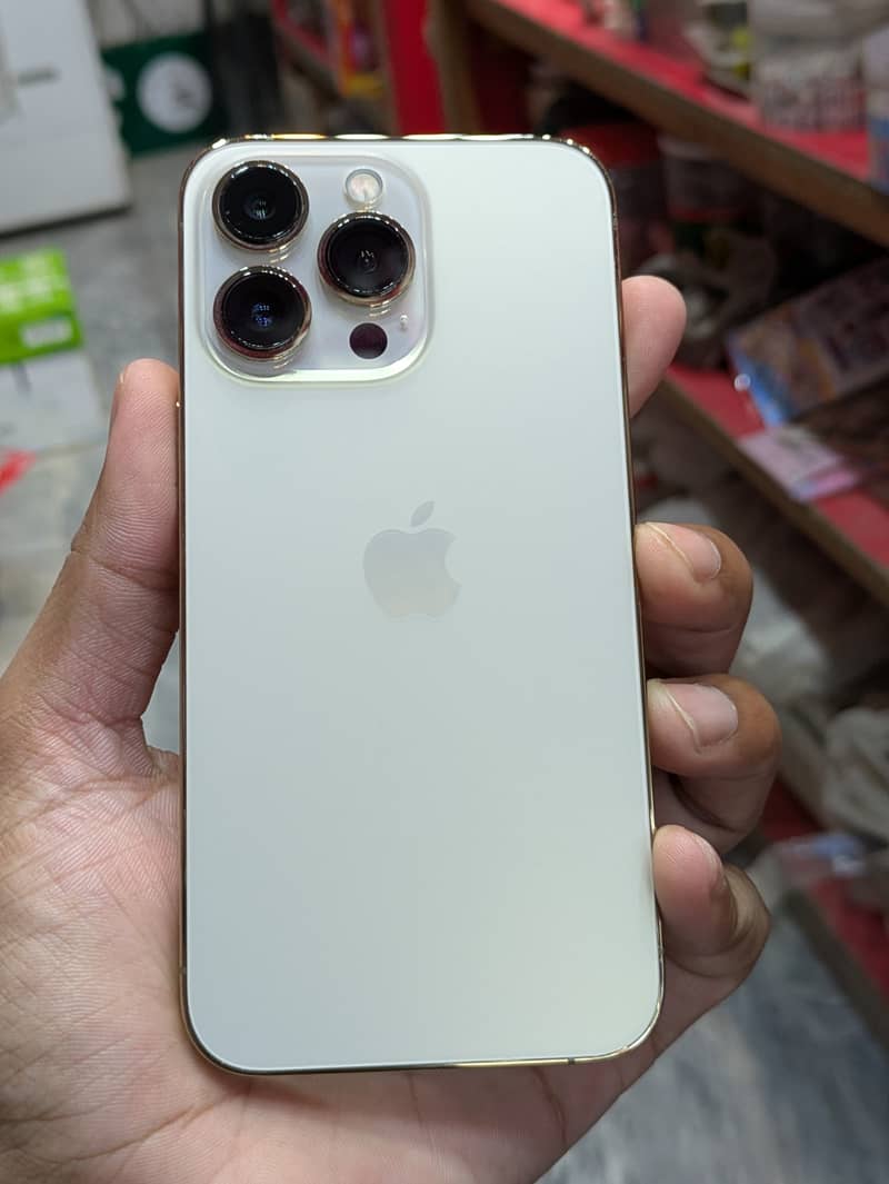 Apple iPhone 13 Pro 0
