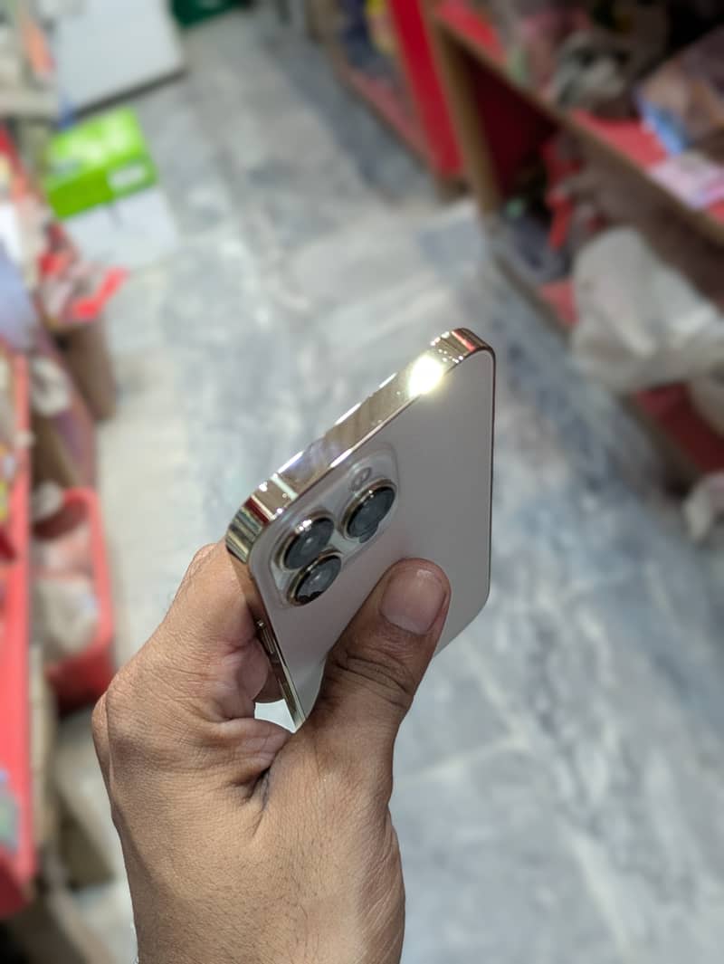 Apple iPhone 13 Pro 4