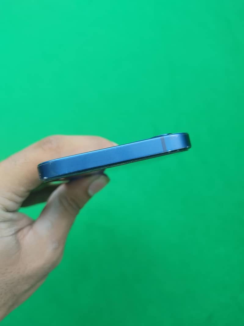 Apple iPhone 12 4