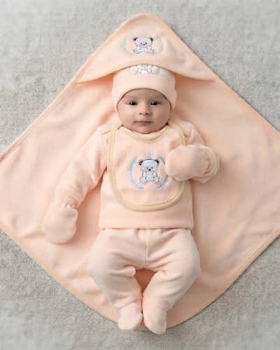 Newborn Baby Luxury Complete 6-Piece Gift Set with Hooded Wrapper