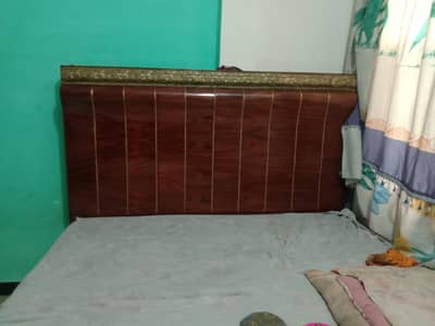 wood bed and dressing