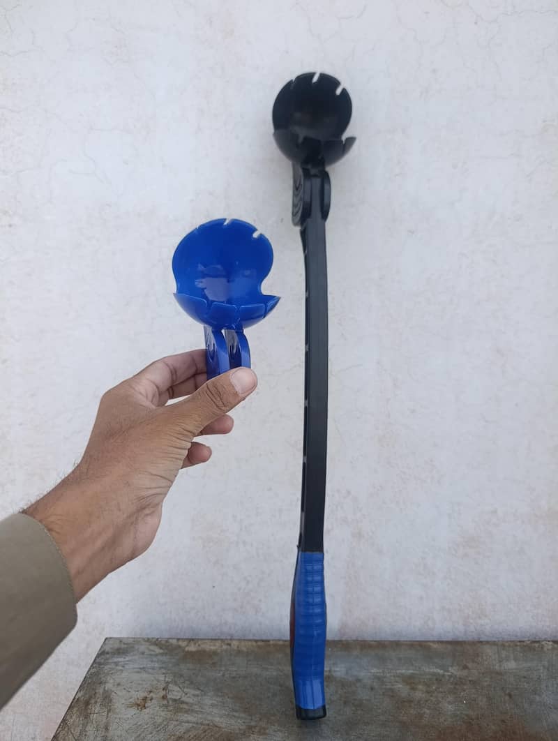 Ball thrower 0