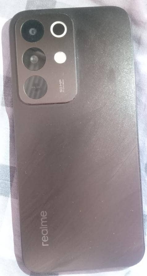 Realme C85 1