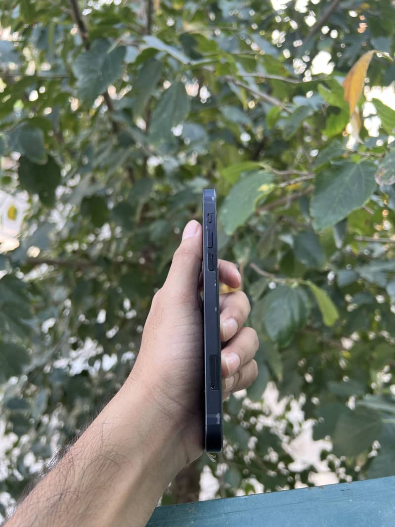 Apple iPhone 12 2