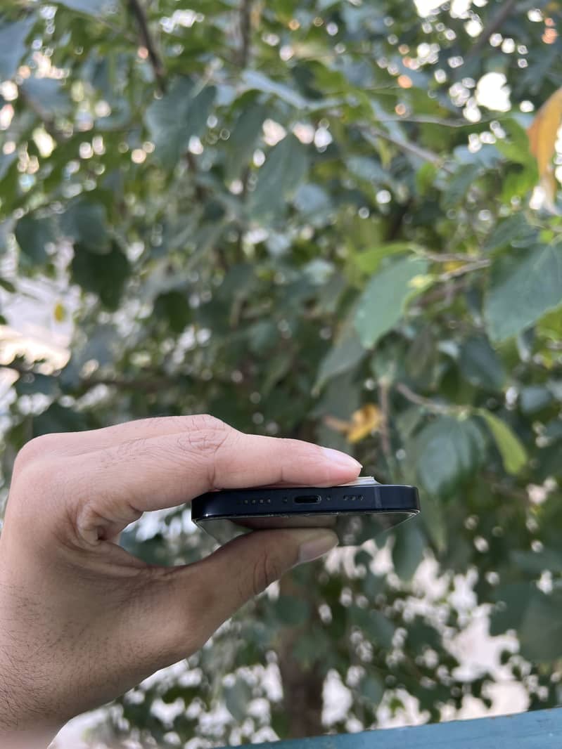 Apple iPhone 12 4