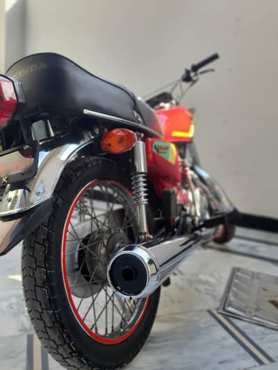 Honda 125 miracular condition is available for sale.