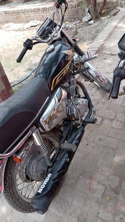 Honda 125 Self black