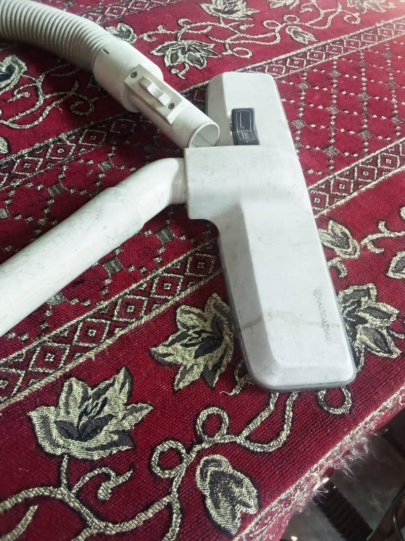 Vacuum cleaner 4