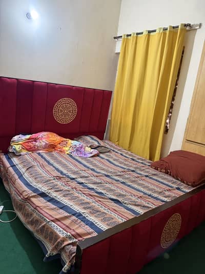 1 full size bed nd dressing table