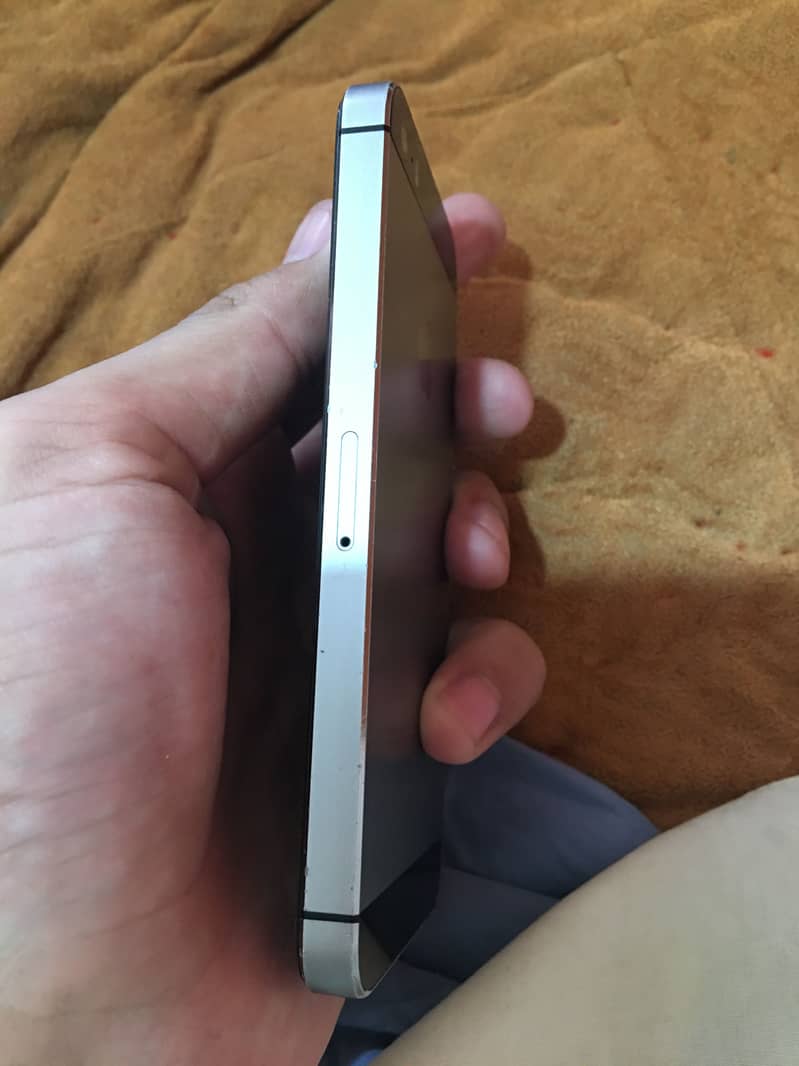 Apple iPhone 5s 0
