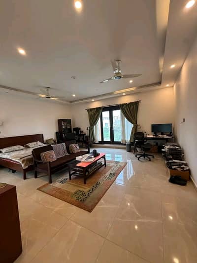 FOR RENT: LIKE-NEW 500 SQ YD 1+3 BEDROOM BUNGALOW DHA PHASE 8, KARACHI