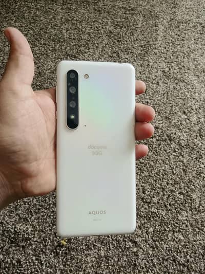 Sharp Aquos R5G