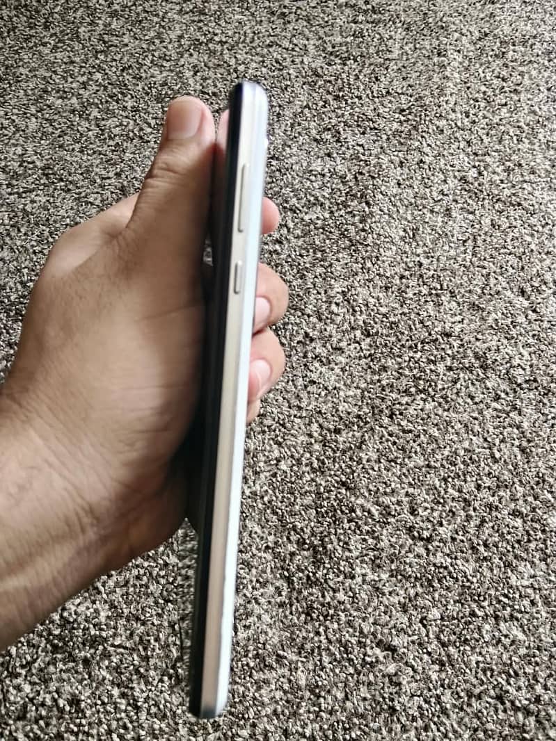 Sharp Aquos R5G 1
