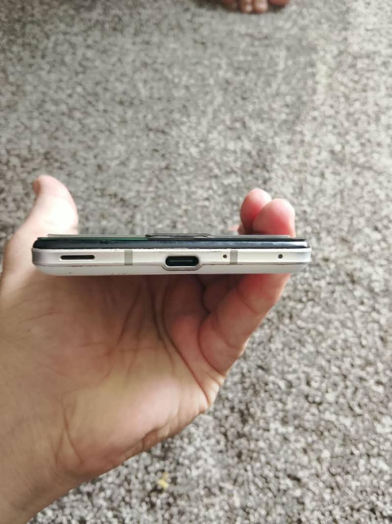 Sharp Aquos R5G 3