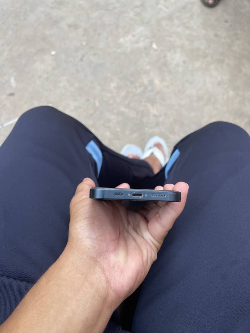 Apple iPhone 13 2