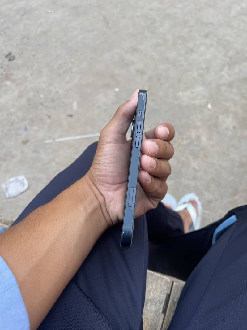 Apple iPhone 13 3