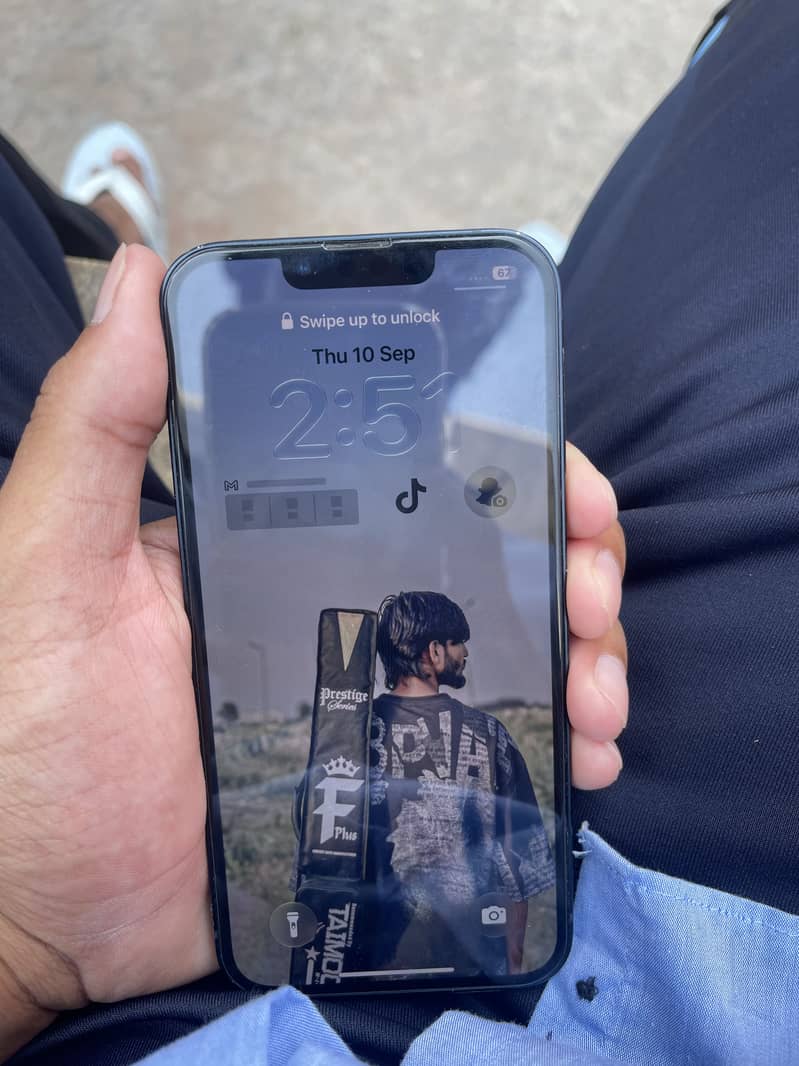 Apple iPhone 13 4