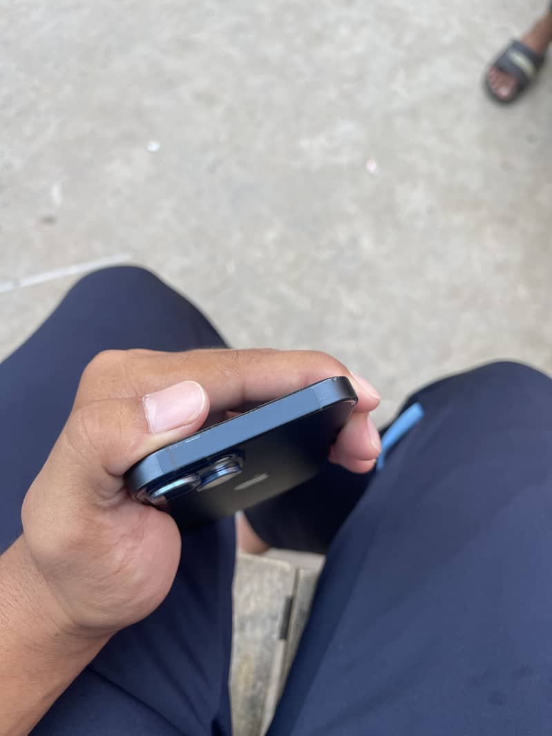 Apple iPhone 13 5