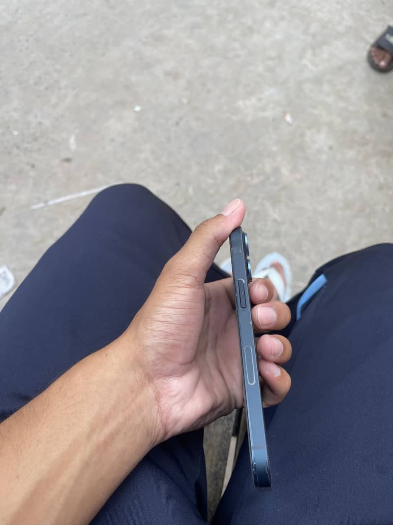 Apple iPhone 13 6