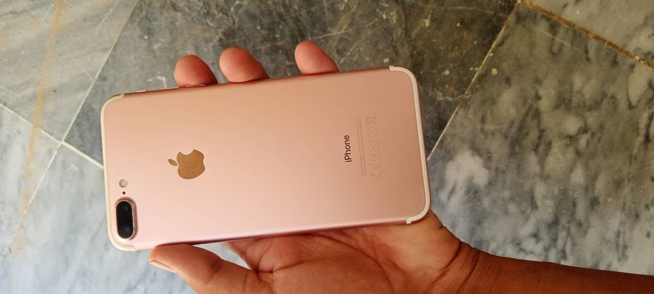 Apple iPhone 7 Plus 1