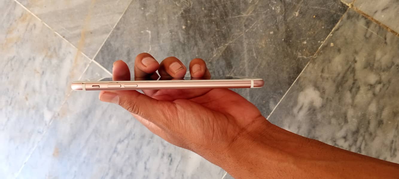 Apple iPhone 7 Plus 2