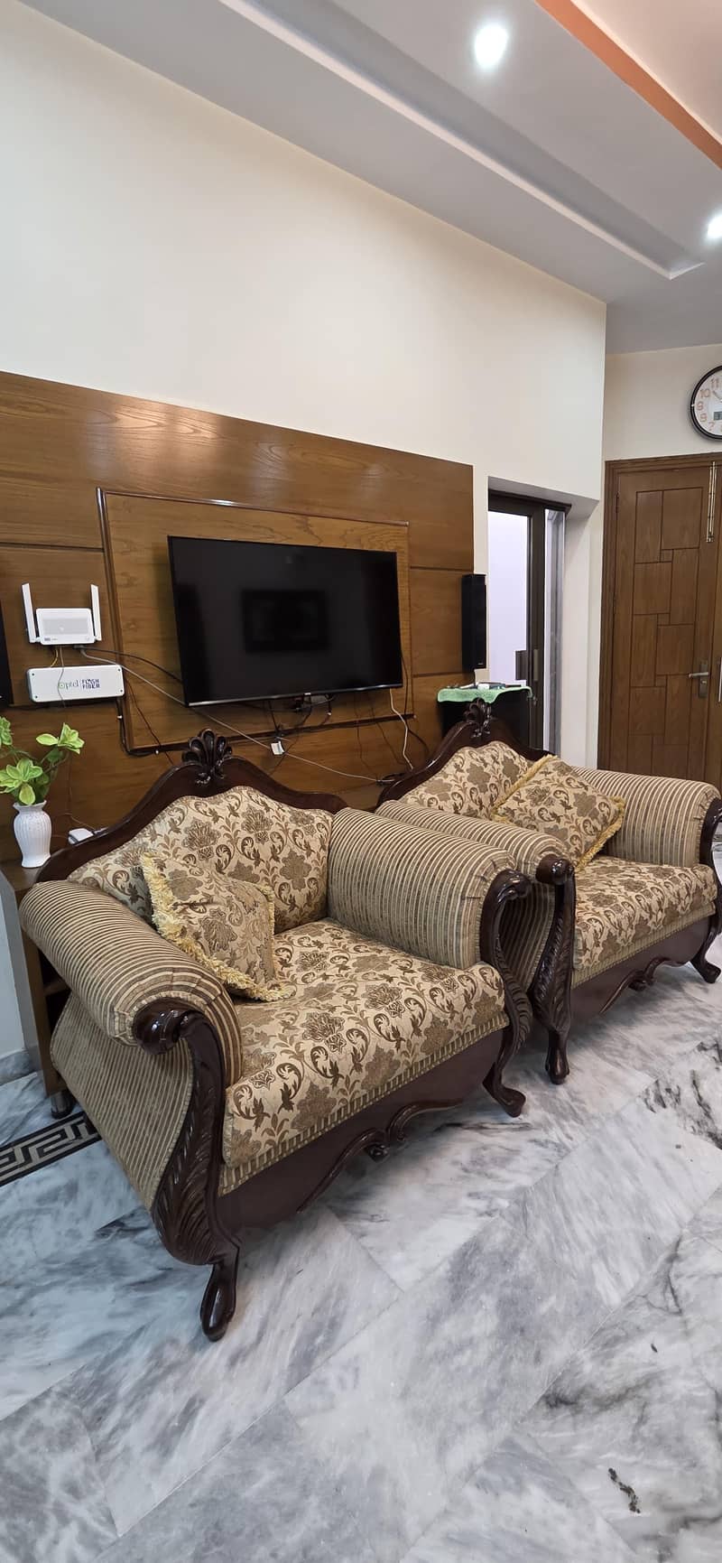 2 seater sofa with table 0