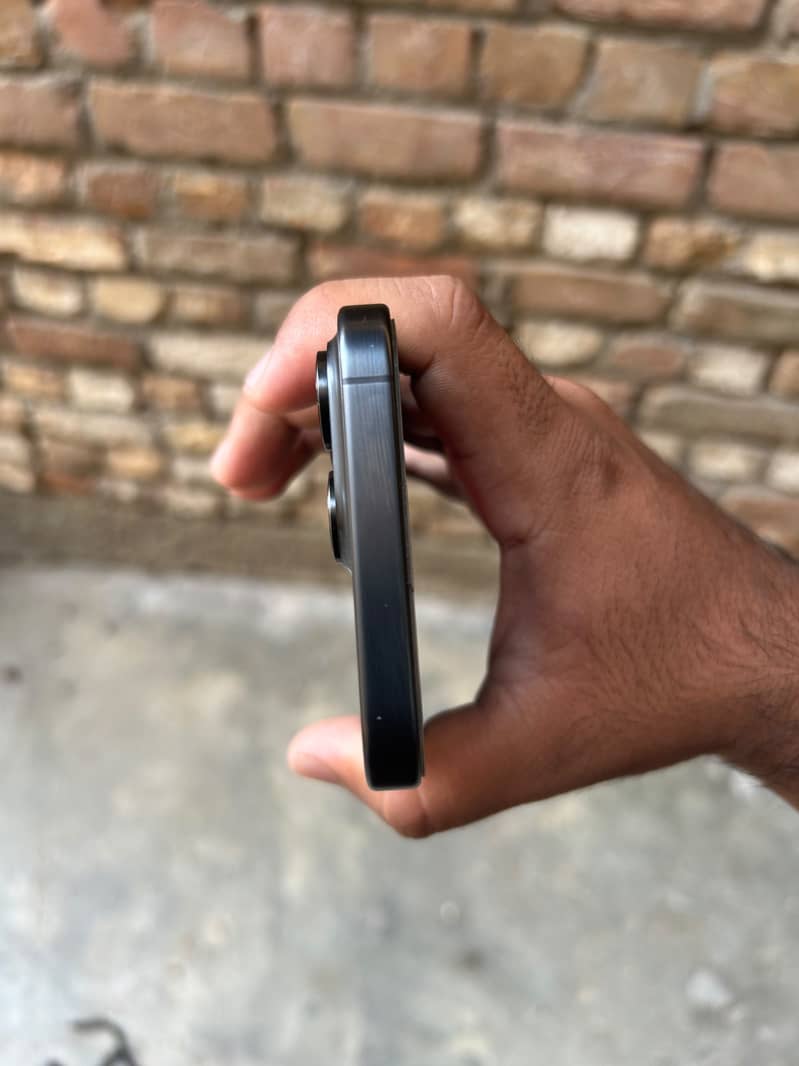 Apple iPhone 15 Pro Max 6