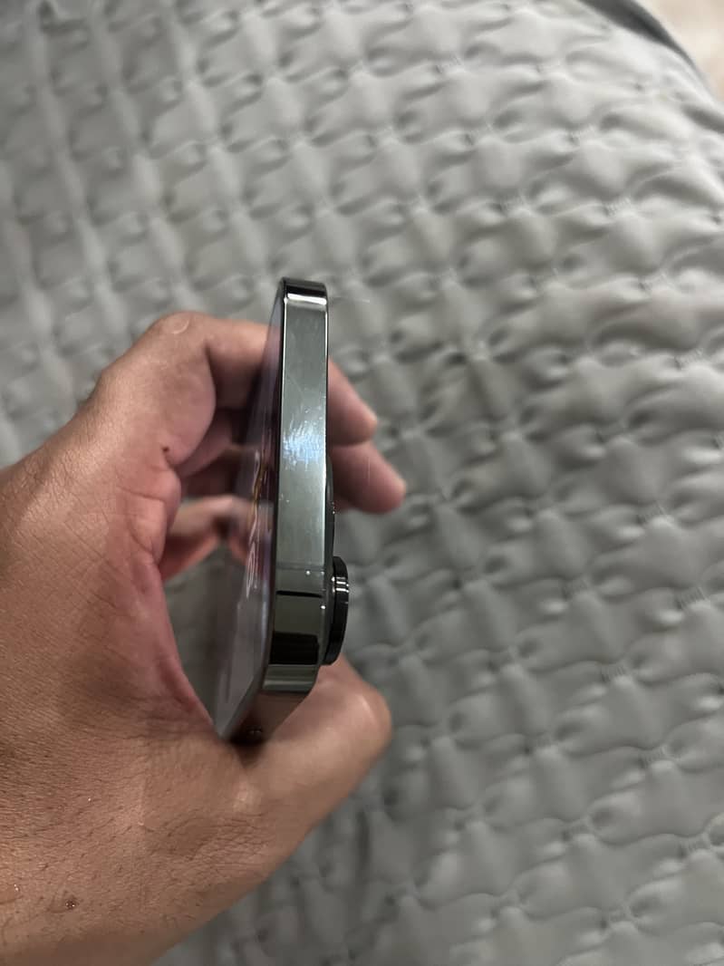 Apple iPhone 13 Pro 2