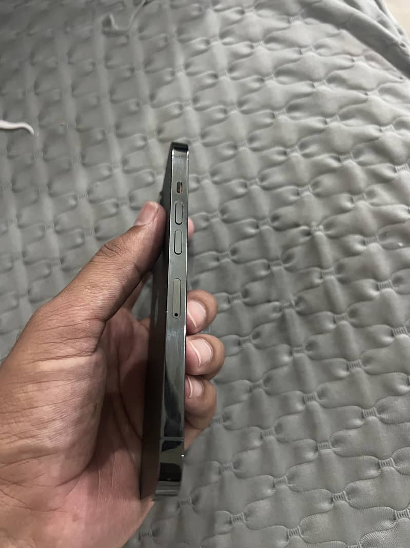 Apple iPhone 13 Pro 4