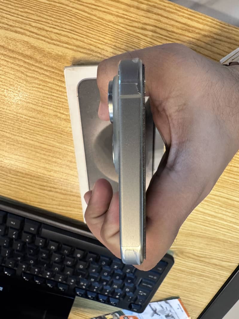 Apple iPhone 15 Pro Max 0