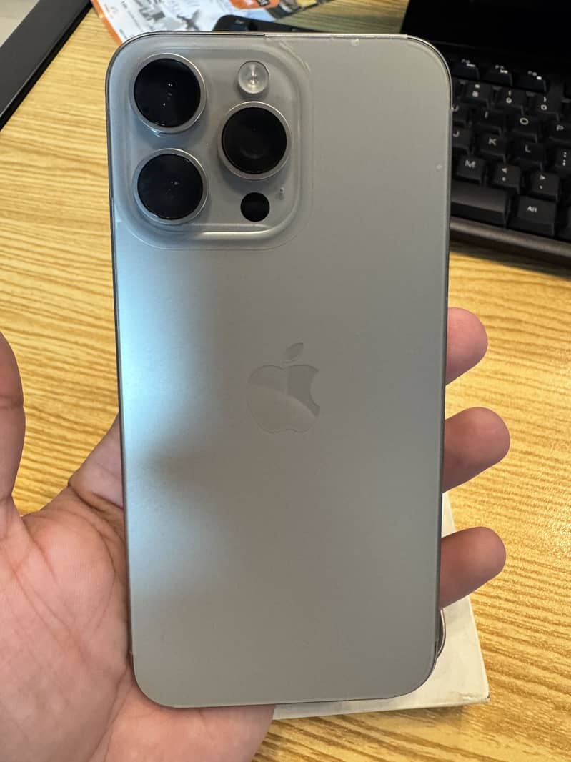 Apple iPhone 15 Pro Max 1