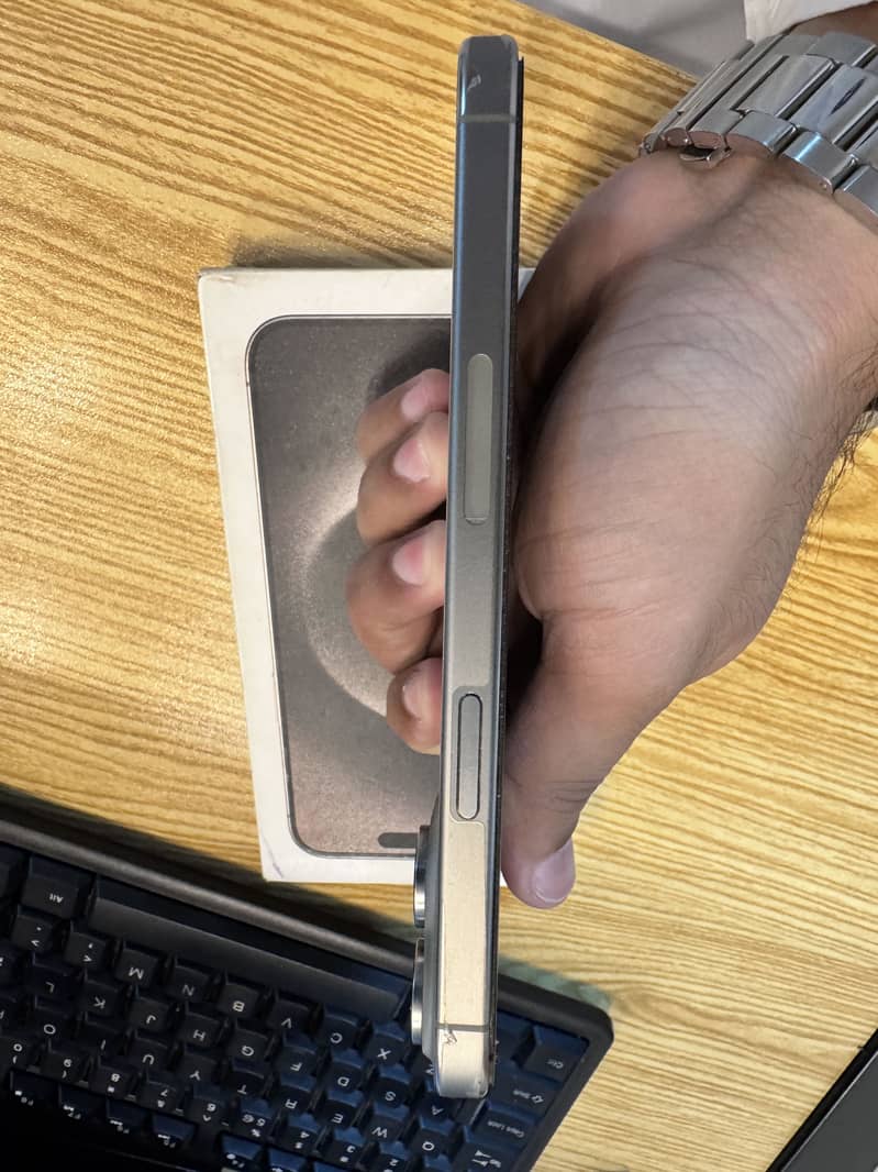 Apple iPhone 15 Pro Max 4