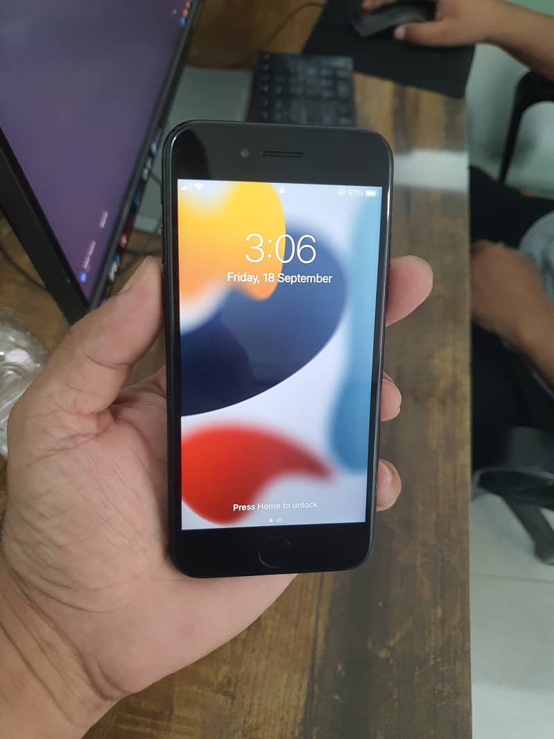 Apple iPhone 7 0